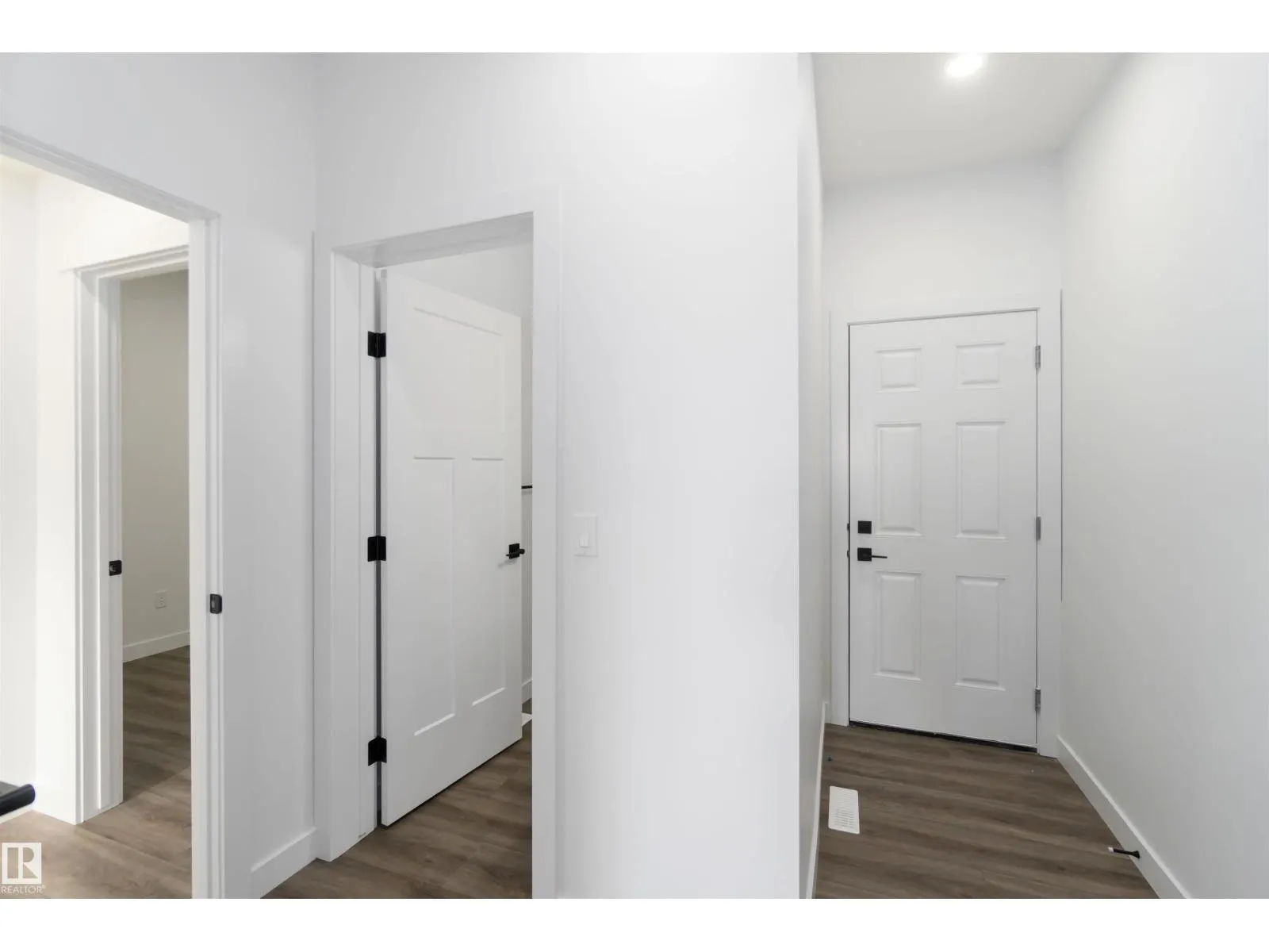 1651 12 ST NW