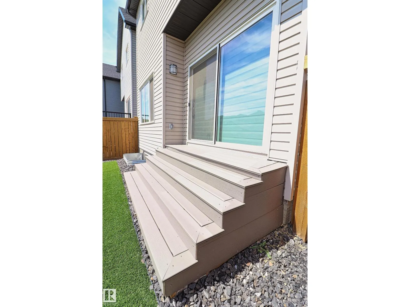 2888 Coughlan Green SW