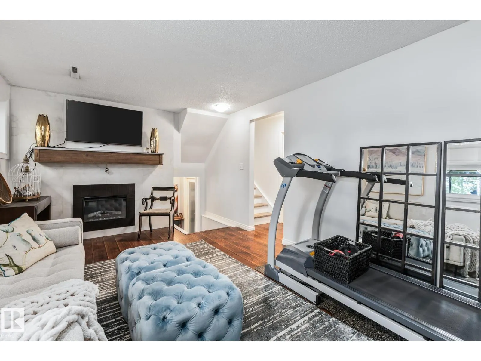 17 LAURIER CR