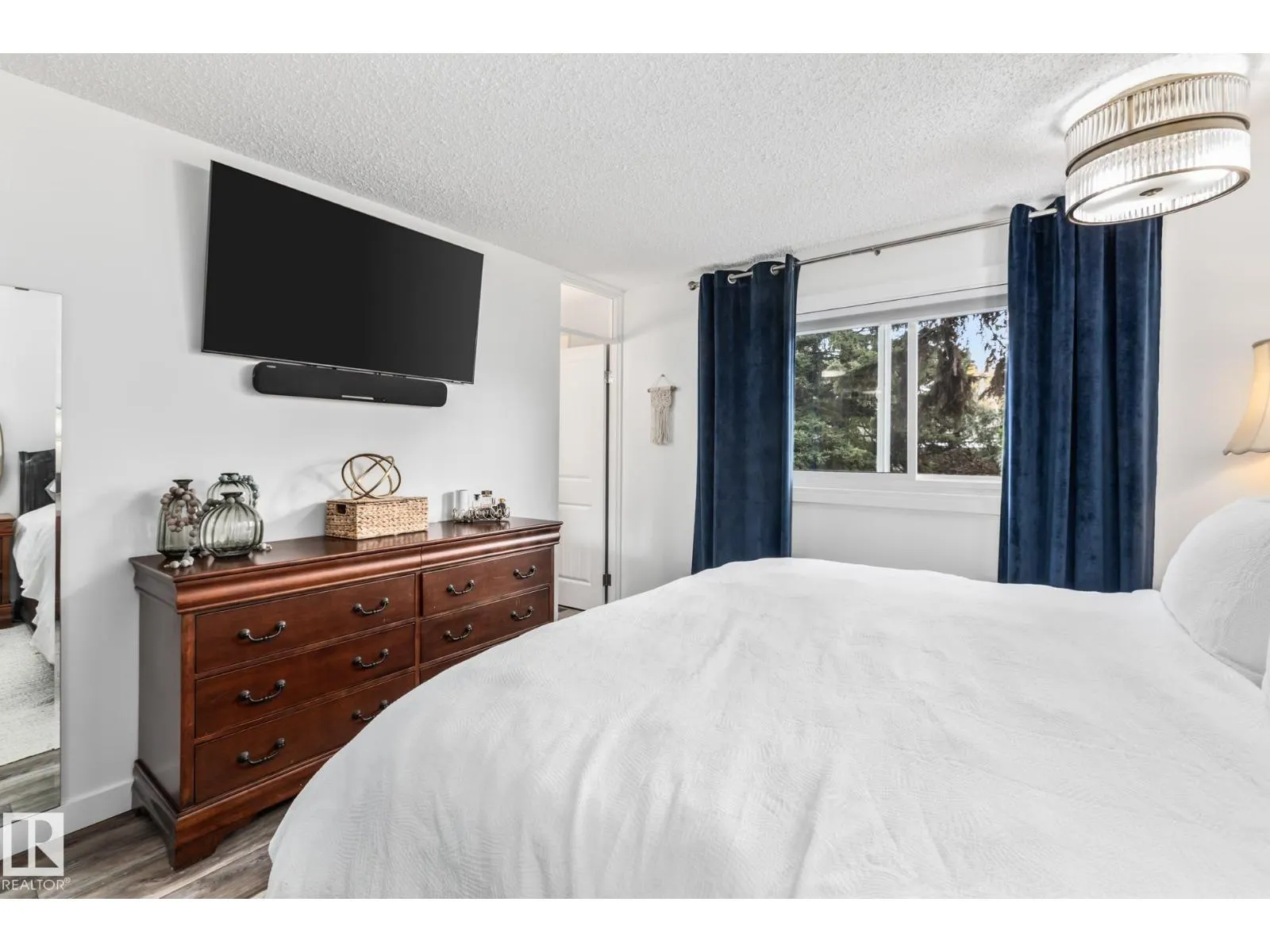 17 LAURIER CR