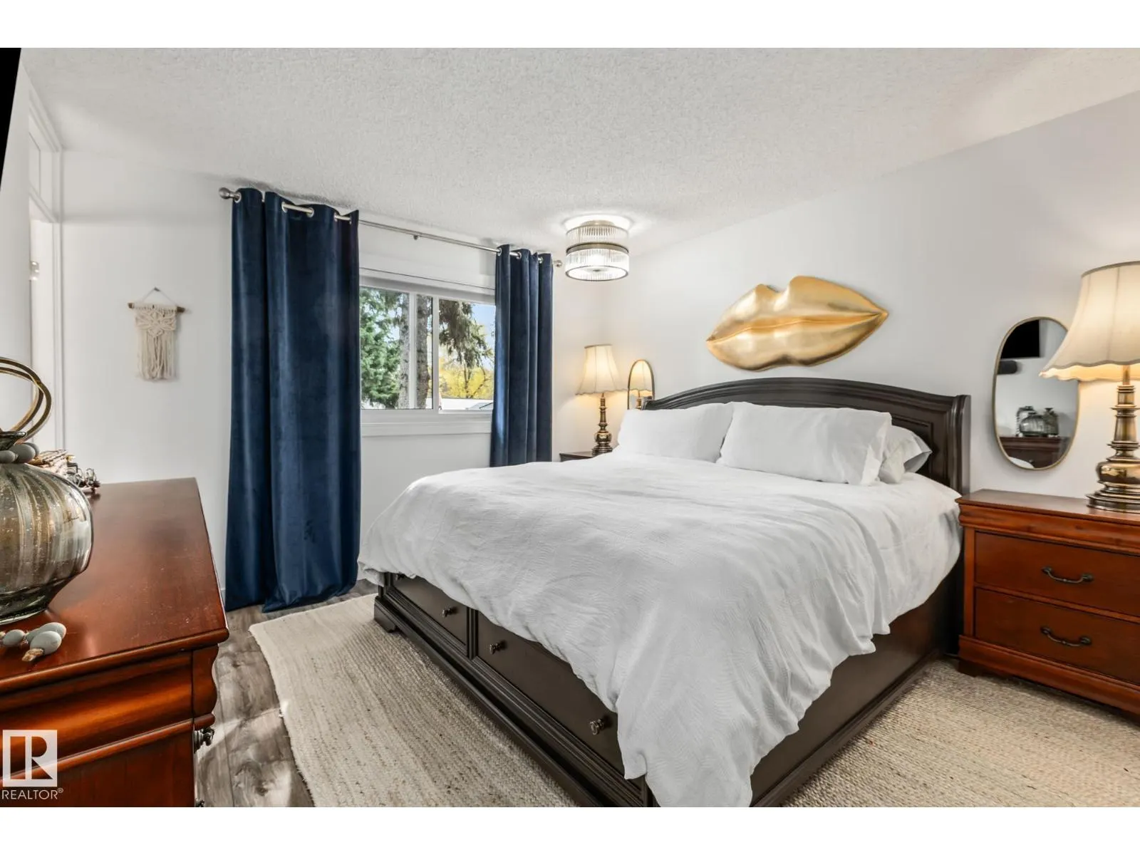 17 LAURIER CR