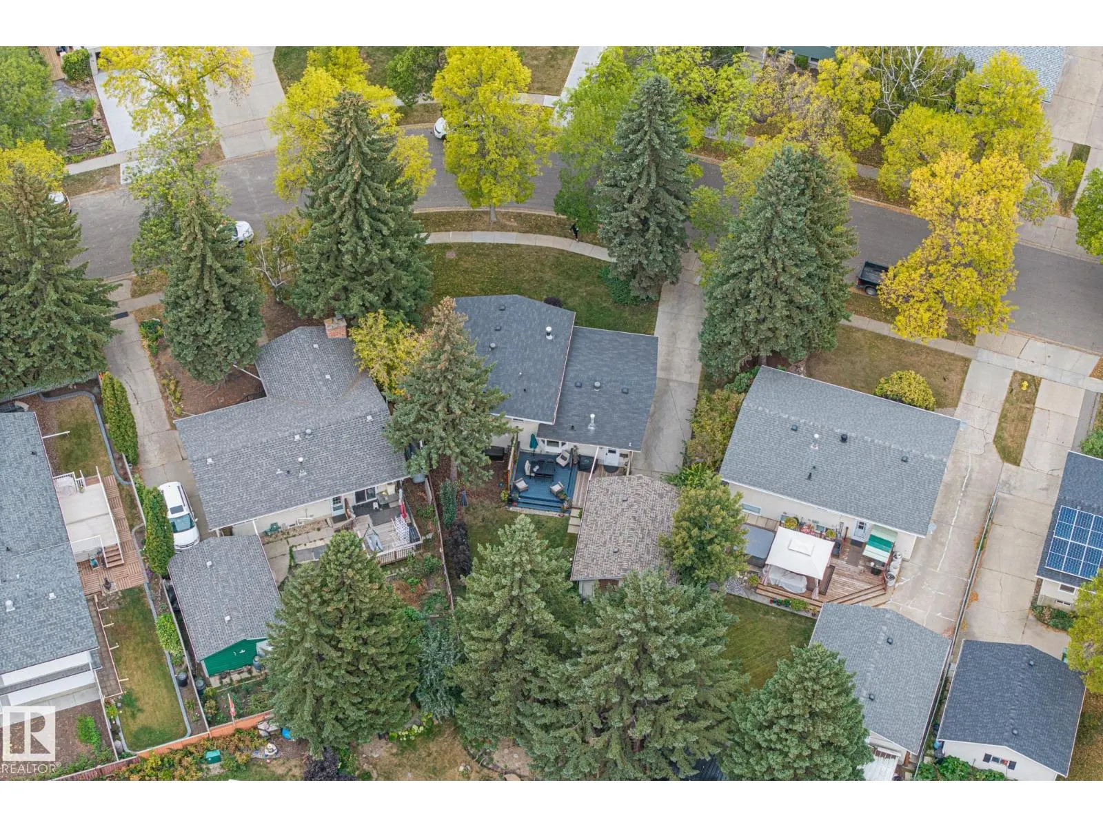 17 LAURIER CR