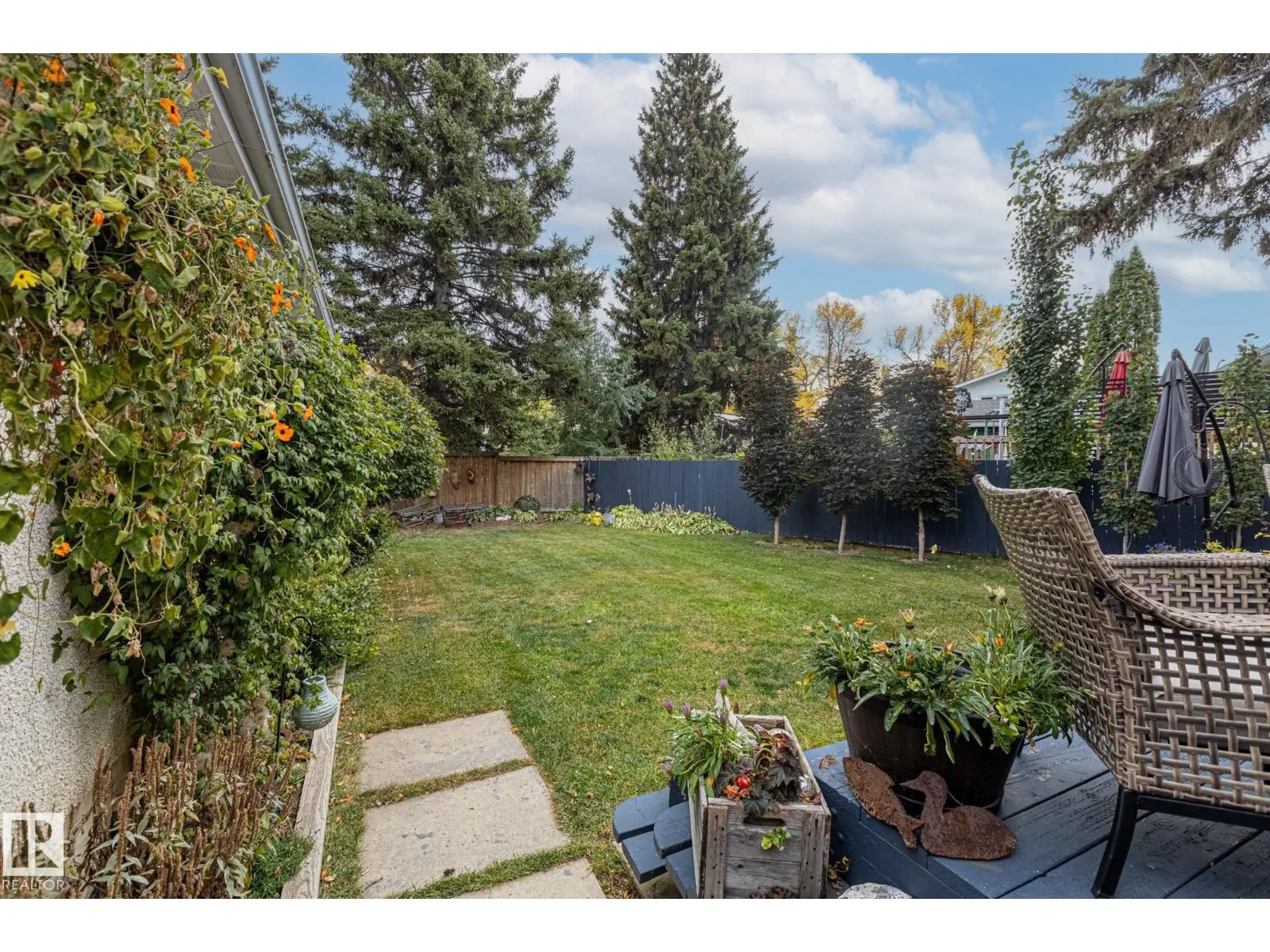 17 LAURIER CR