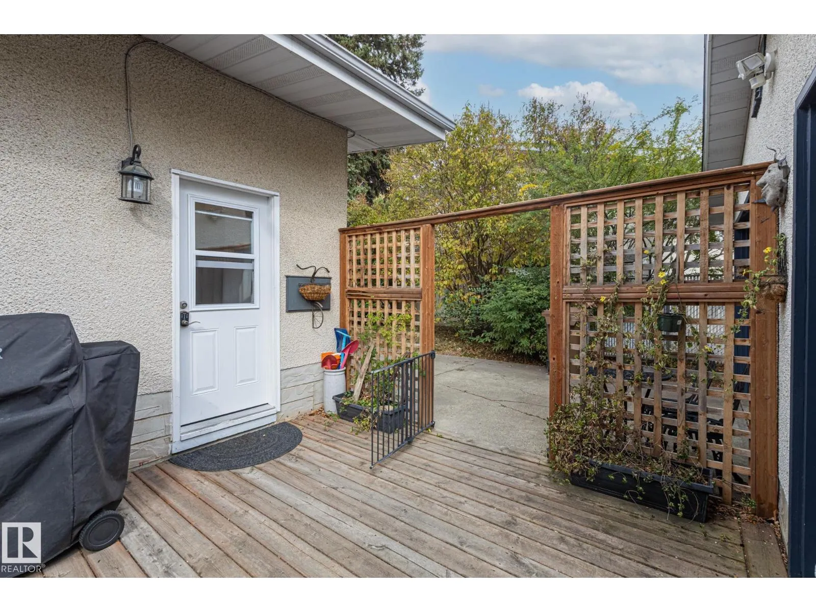 17 LAURIER CR