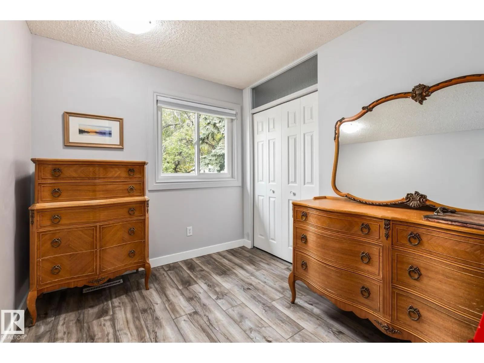 17 LAURIER CR