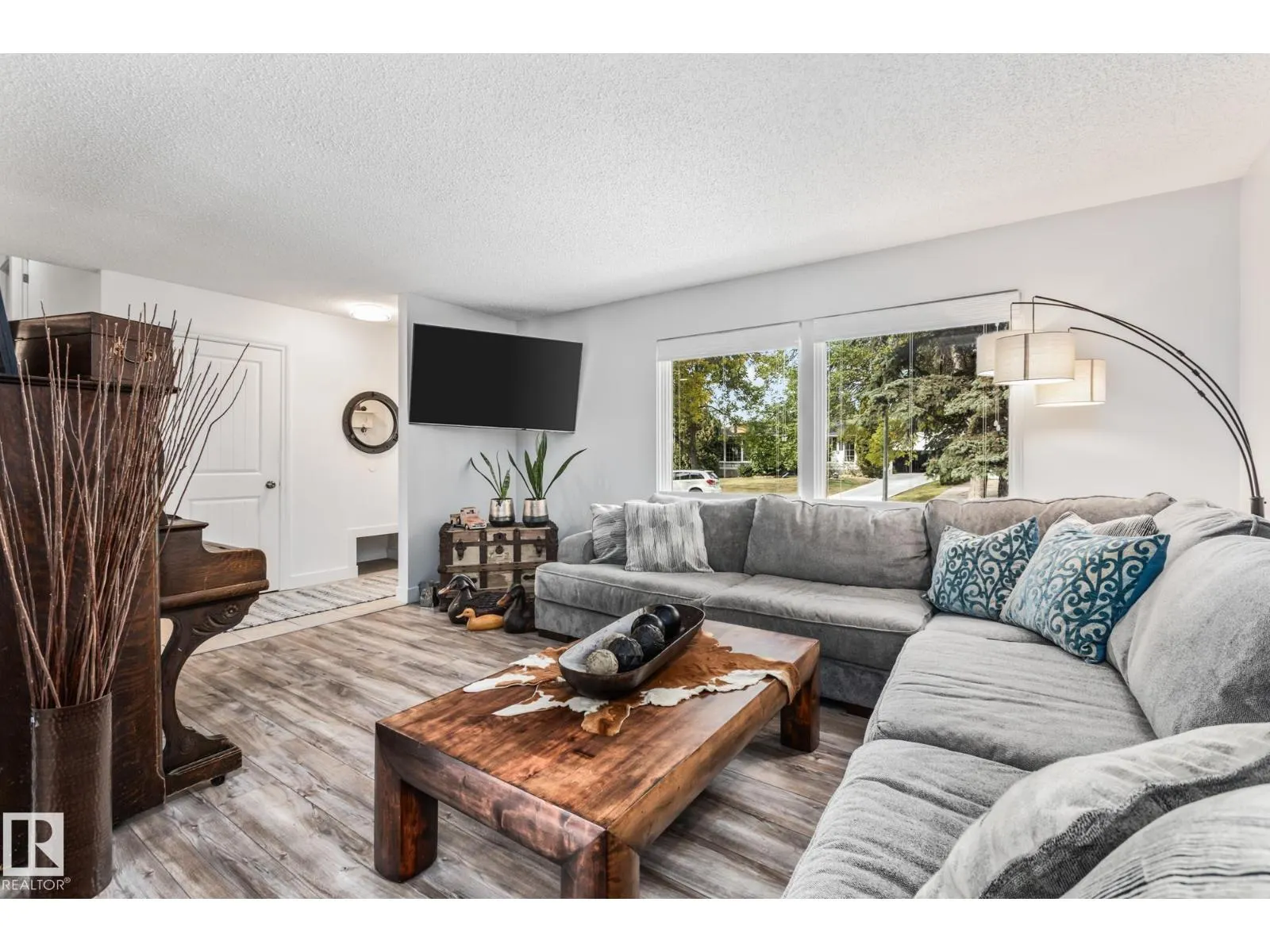 17 LAURIER CR