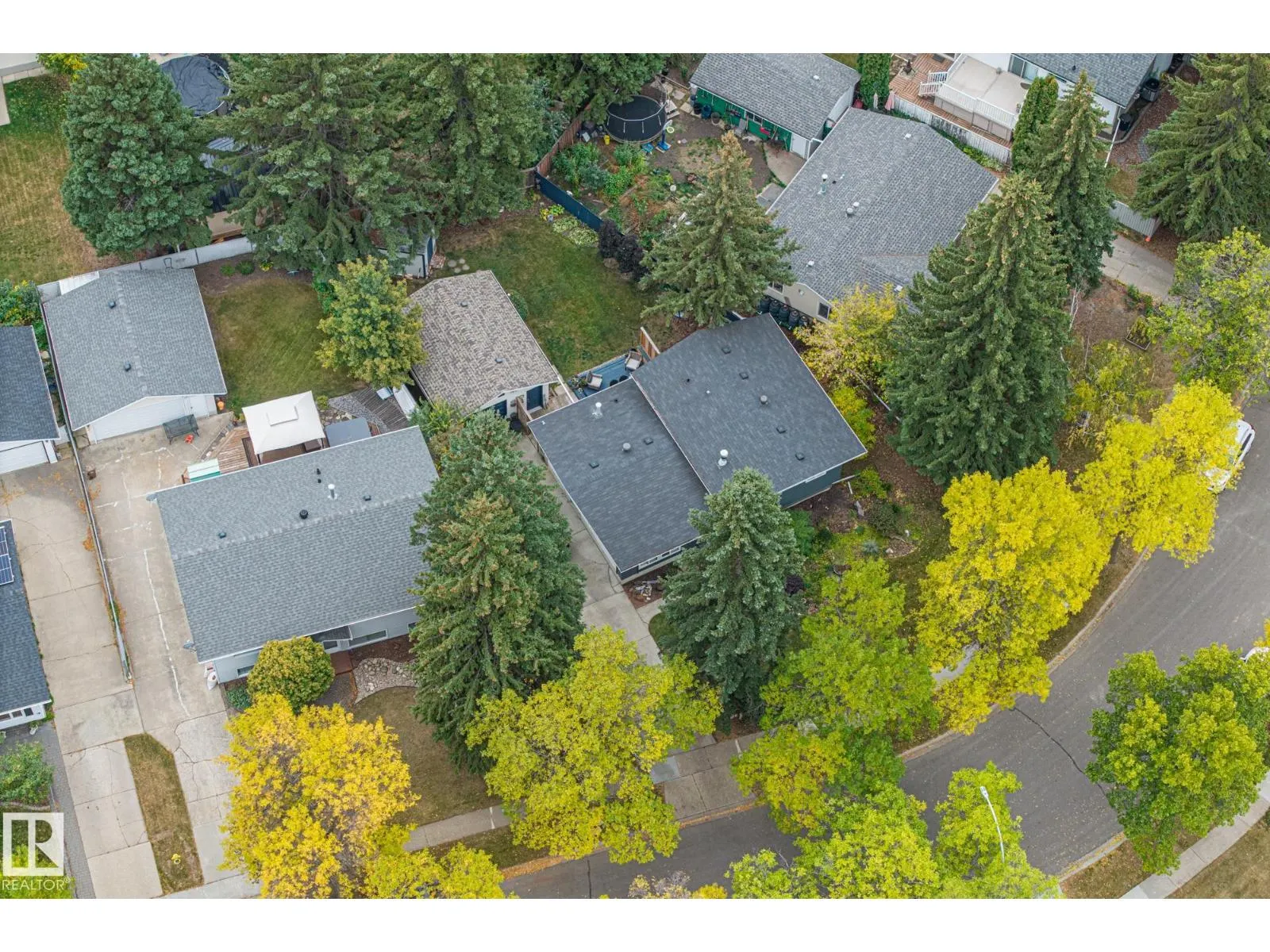 17 LAURIER CR