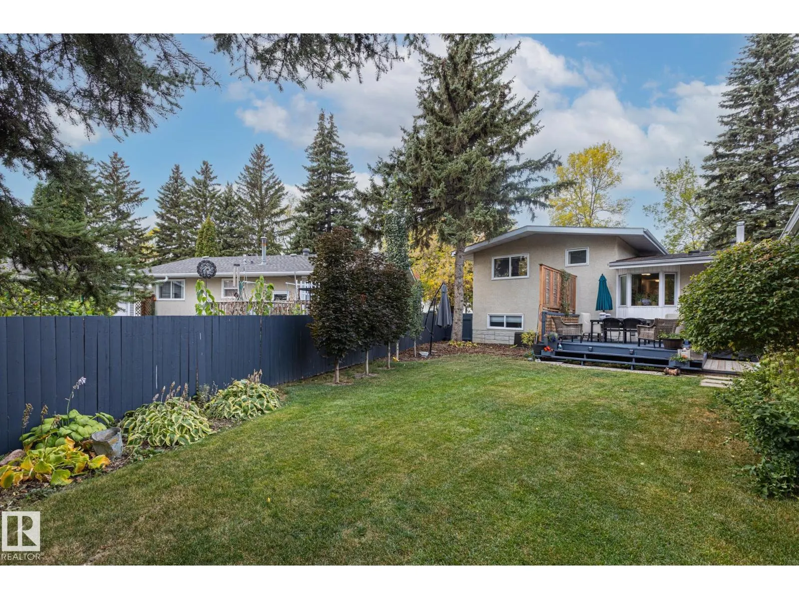 17 LAURIER CR