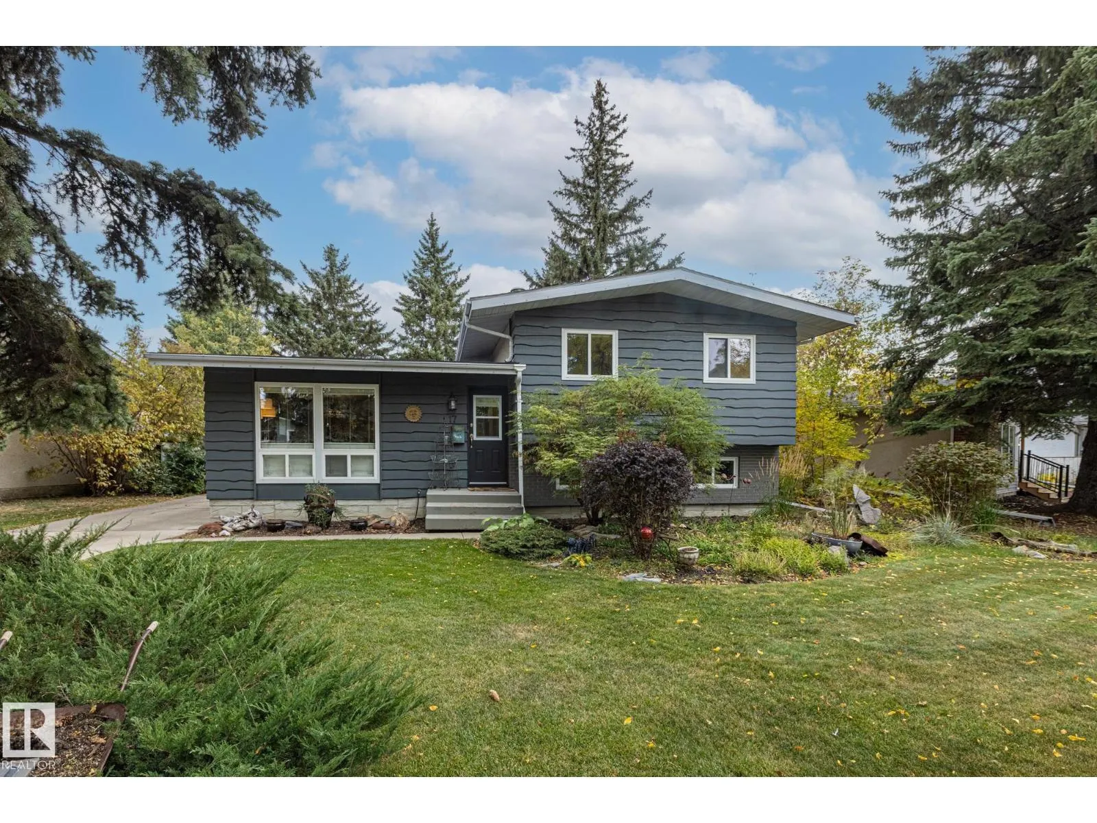 17 LAURIER CR