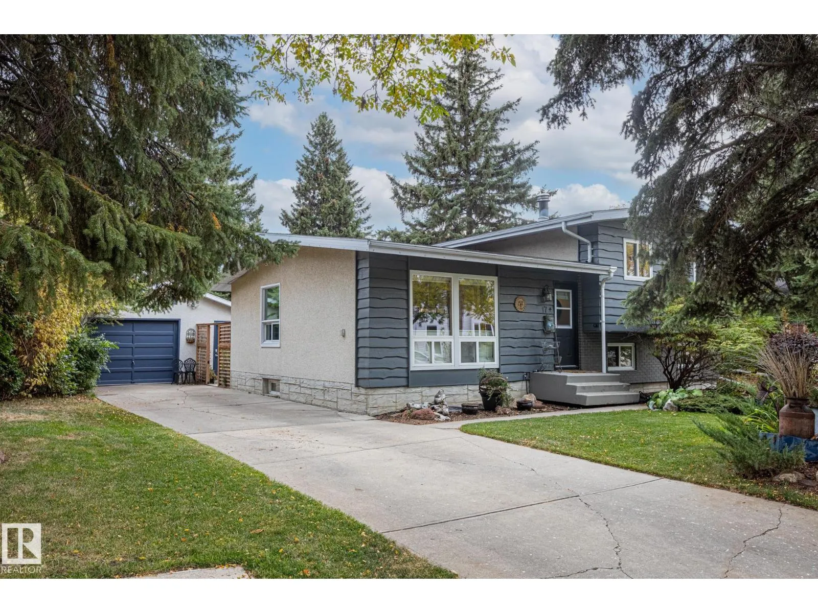 17 LAURIER CR