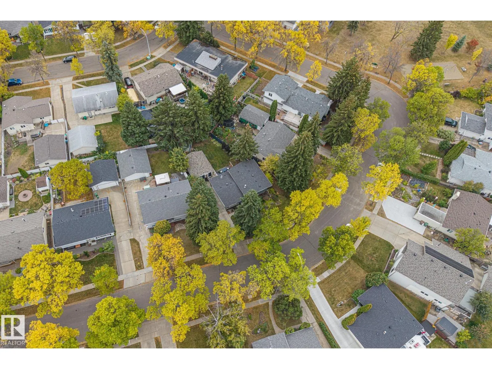 17 LAURIER CR