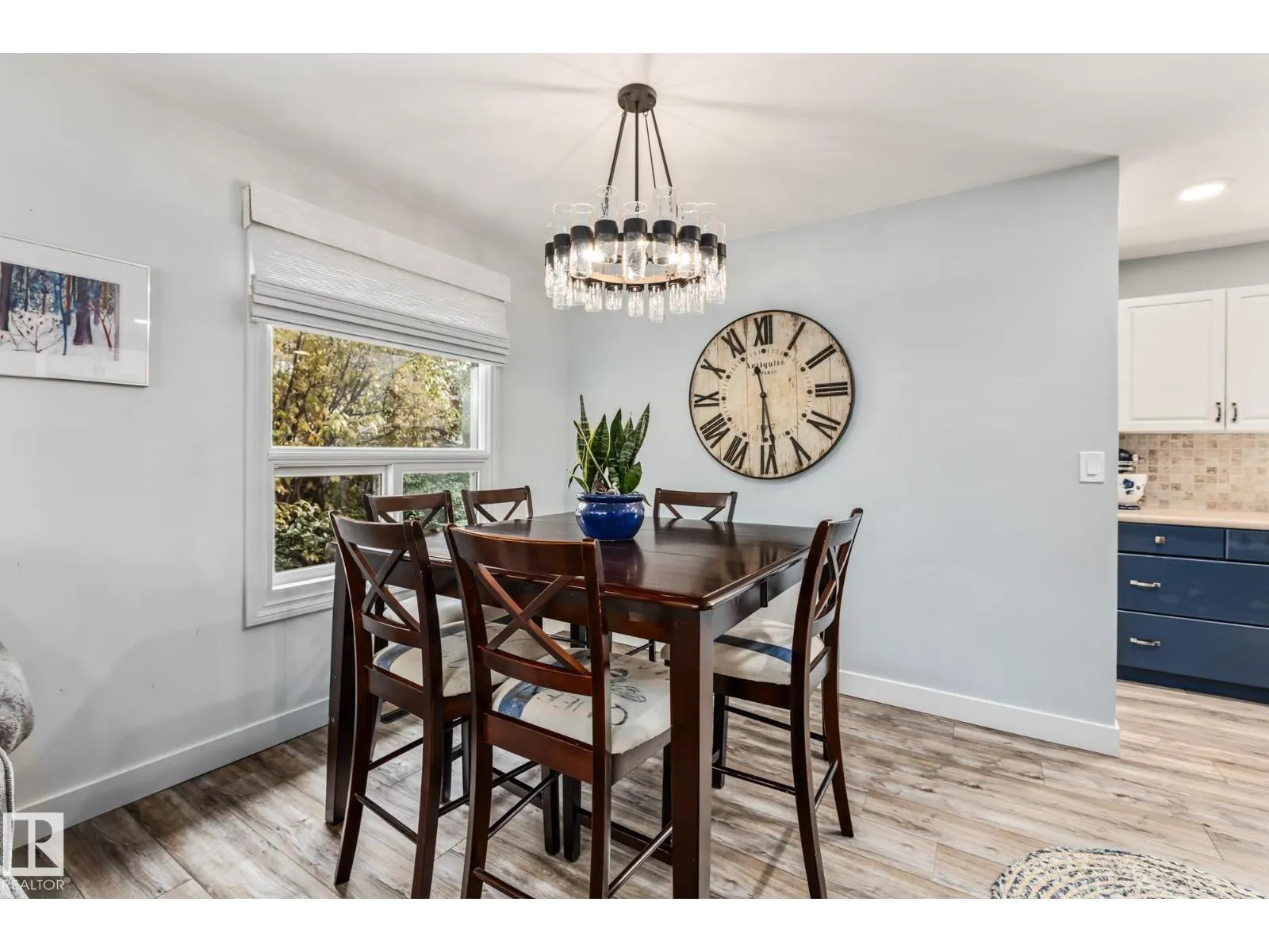 17 LAURIER CR