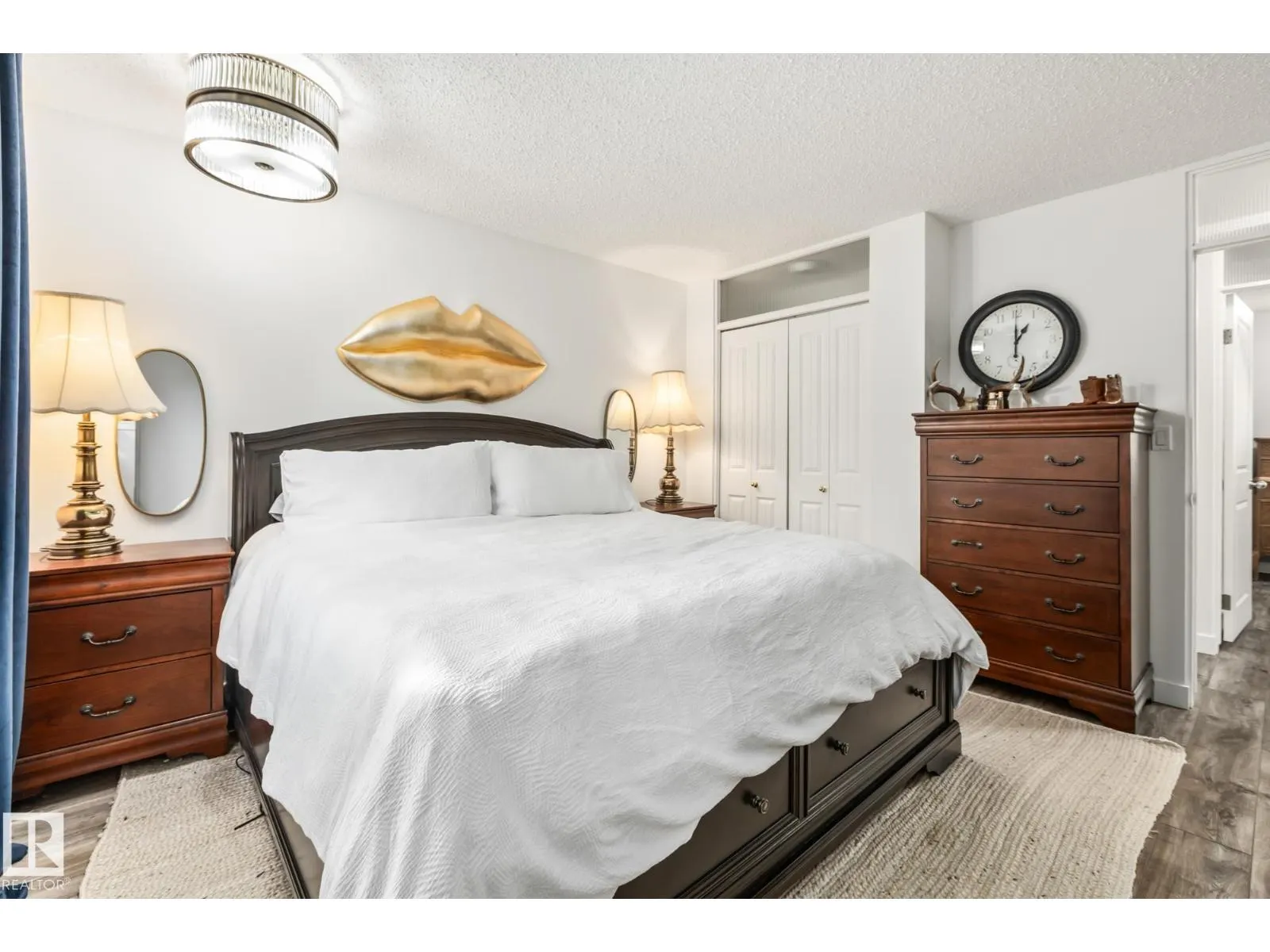 17 LAURIER CR