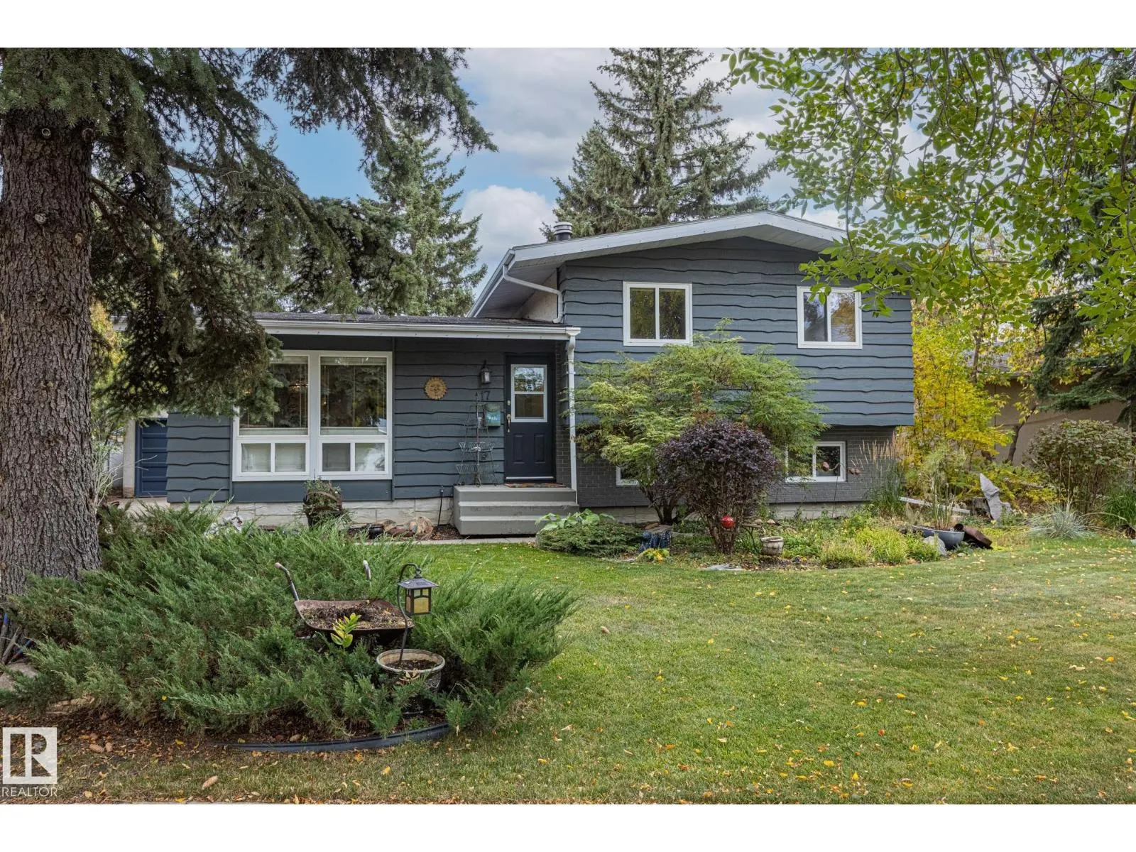 17 LAURIER CR