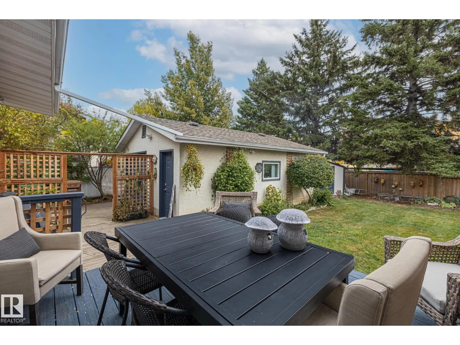 17 LAURIER CR