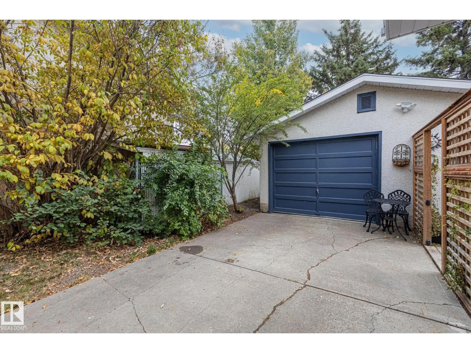 17 LAURIER CR