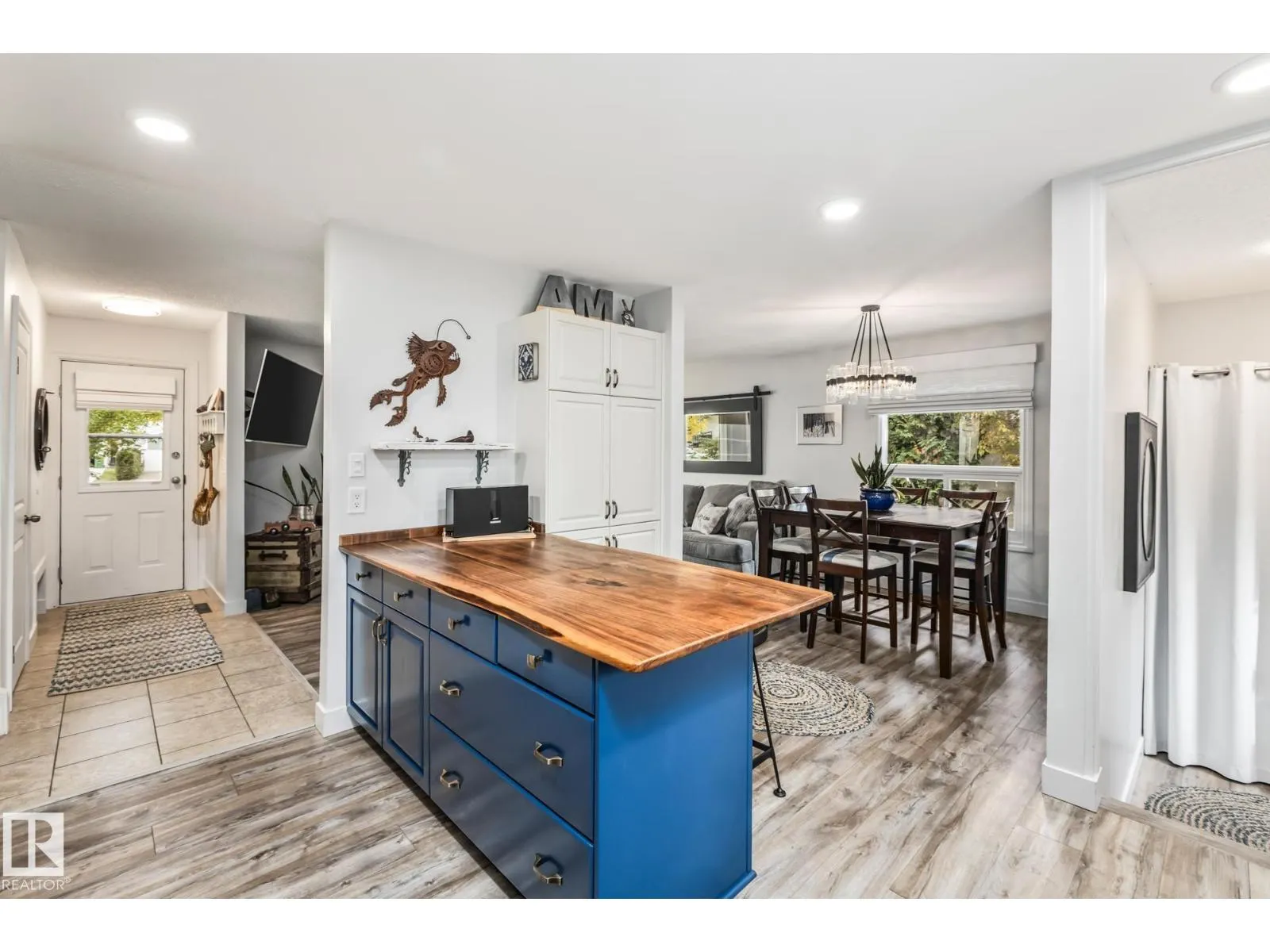 17 LAURIER CR