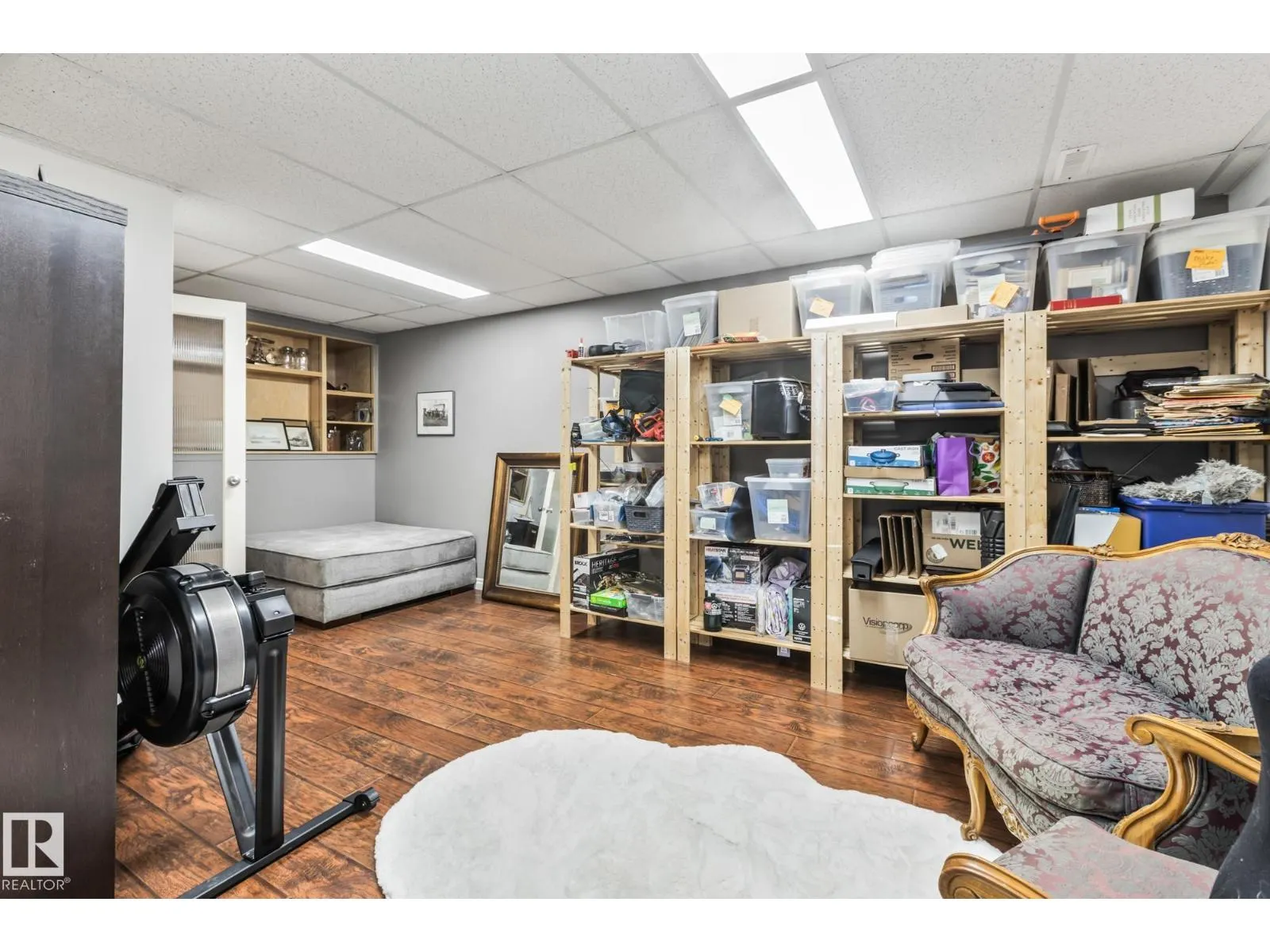 17 LAURIER CR