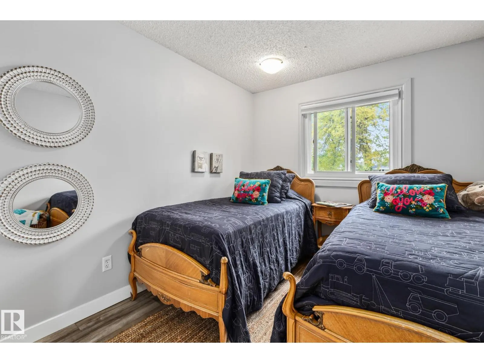 17 LAURIER CR