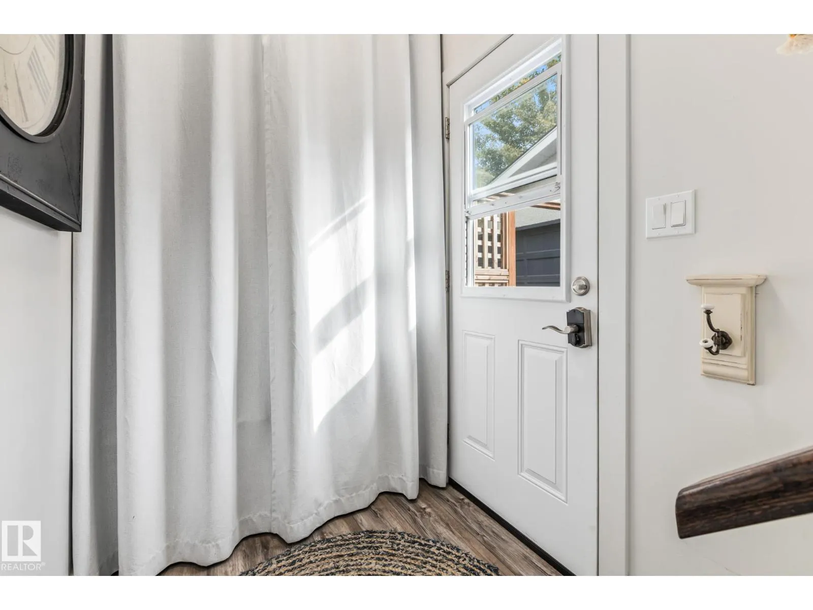 17 LAURIER CR