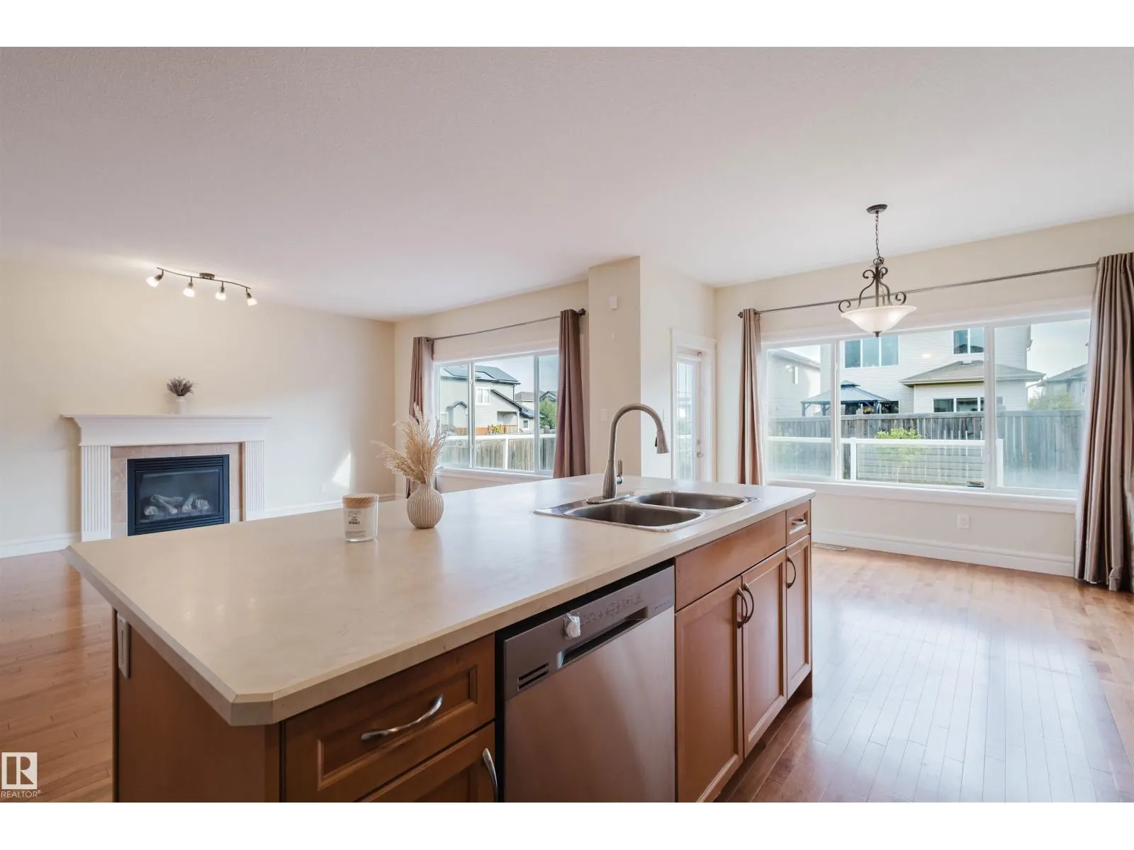 1409 114B ST SW