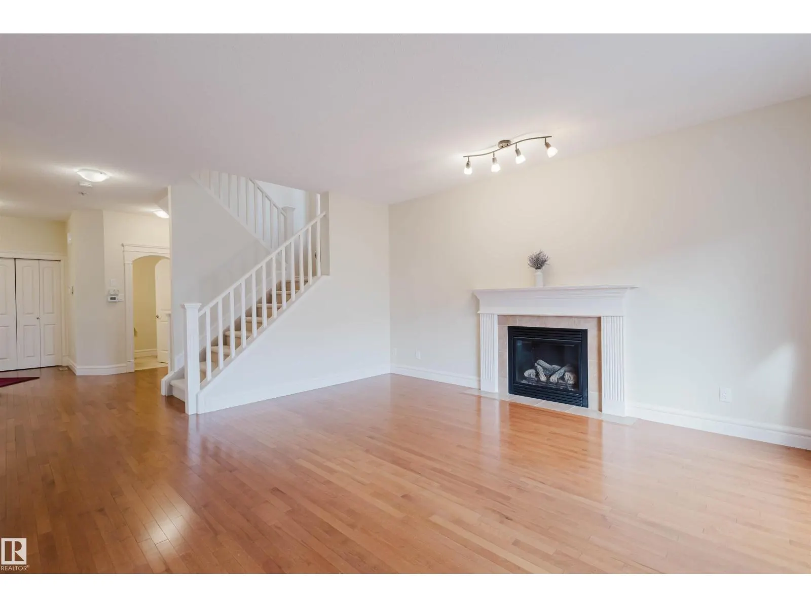 1409 114B ST SW