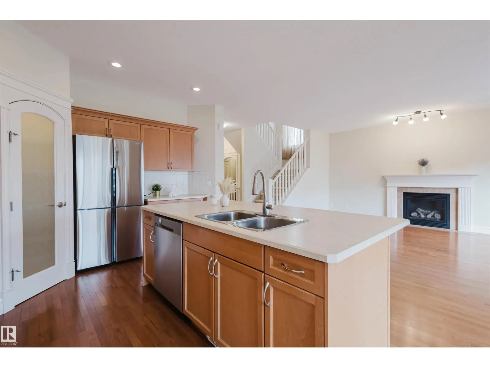 1409 114B ST SW