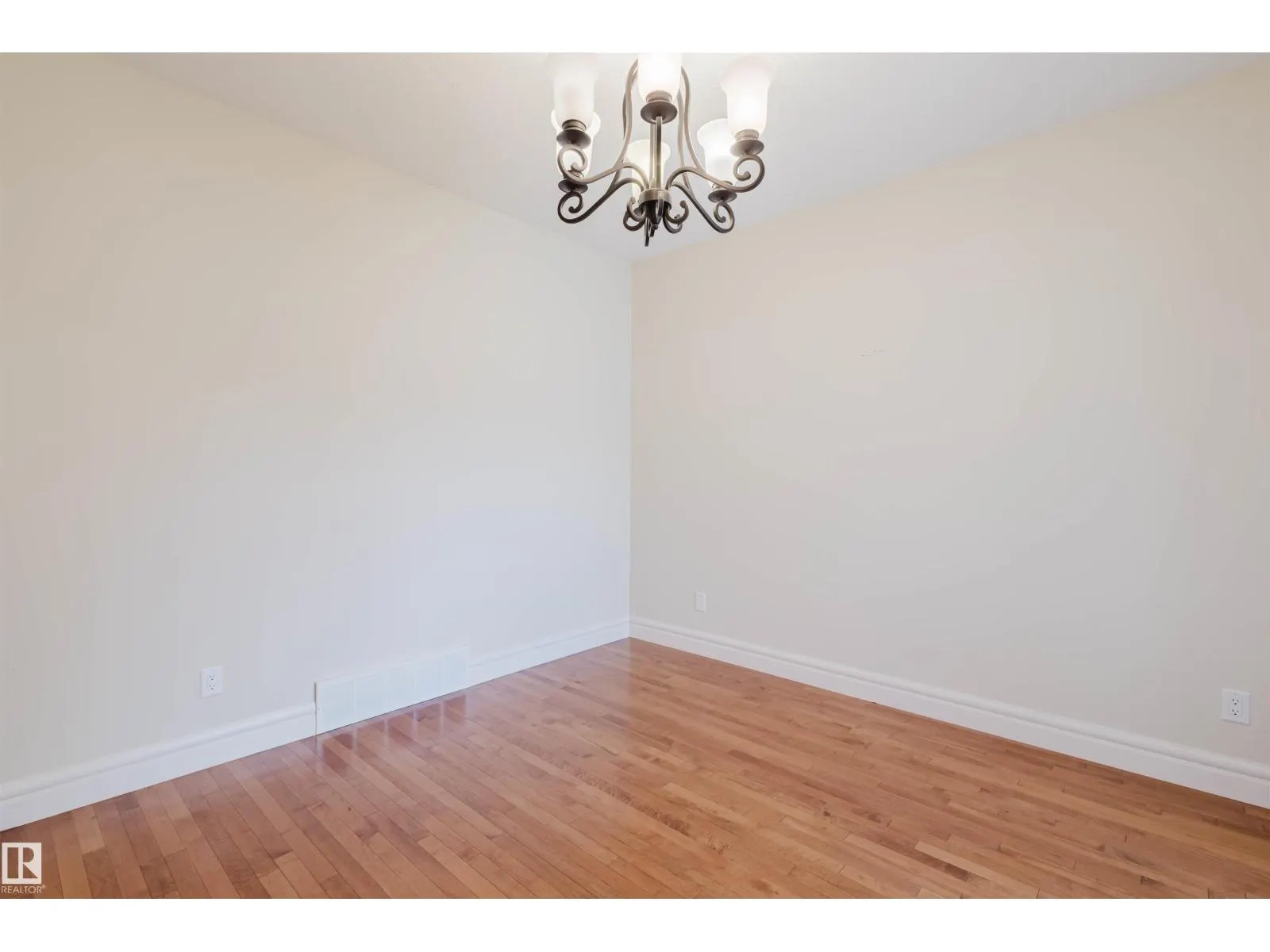 1409 114B ST SW