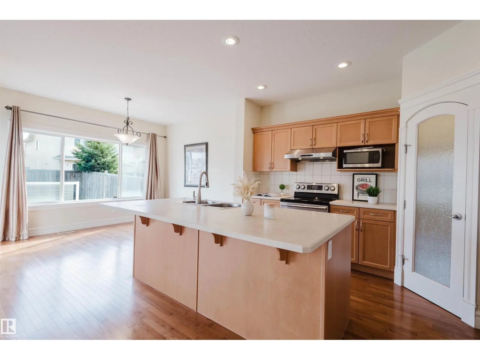 1409 114B ST SW