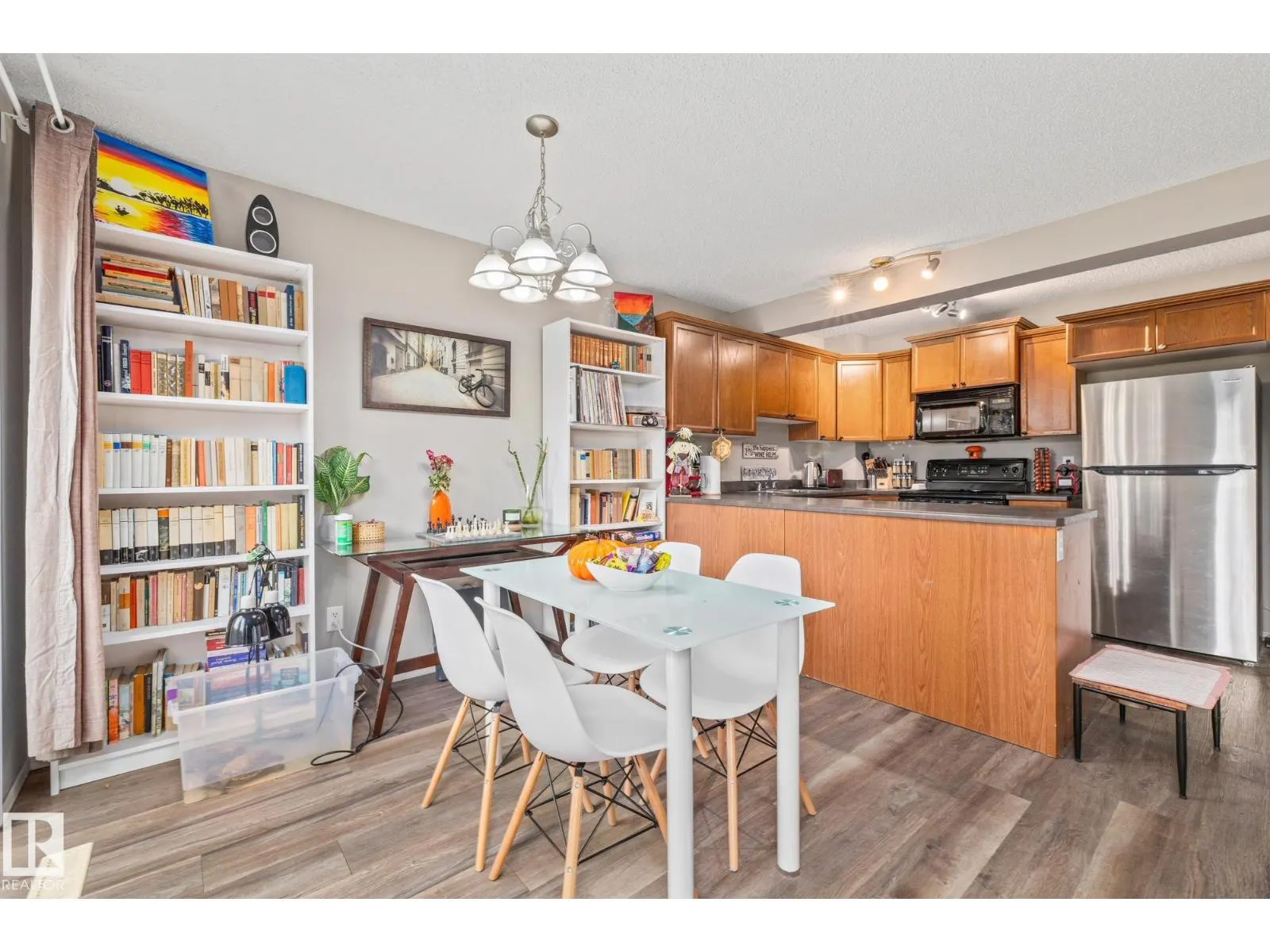 61 Vaughn AV