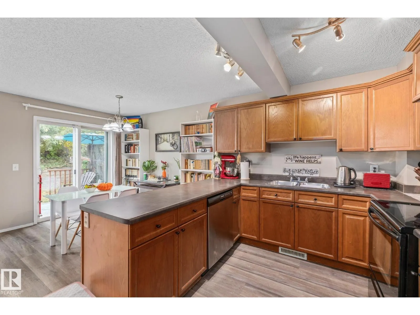 61 Vaughn AV
