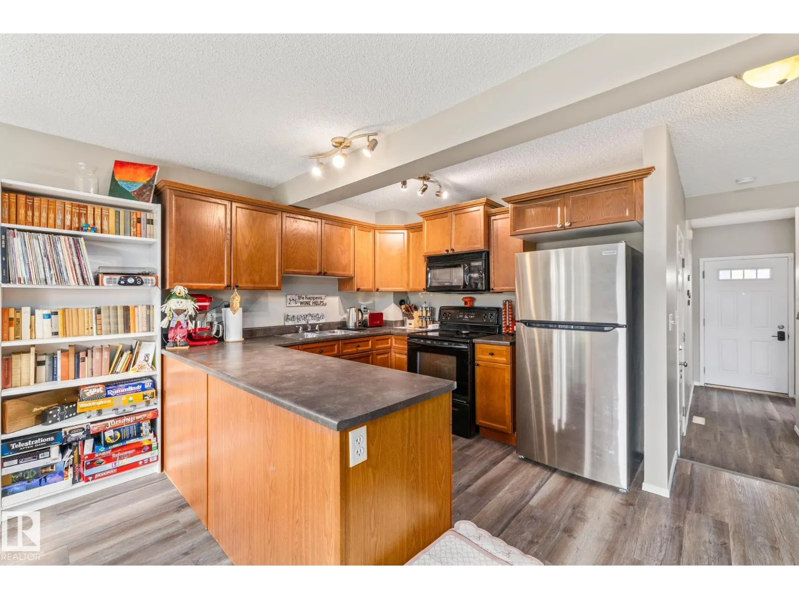 61 Vaughn AV