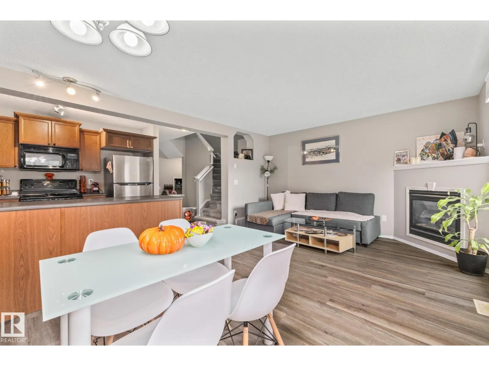 61 Vaughn AV