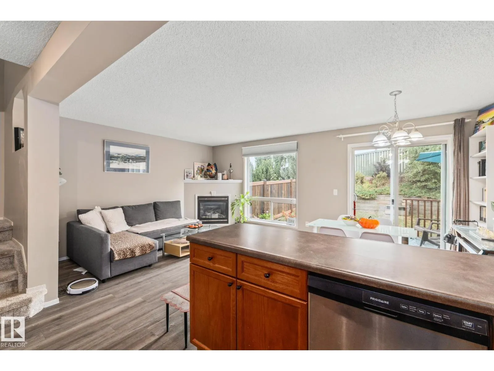 61 Vaughn AV