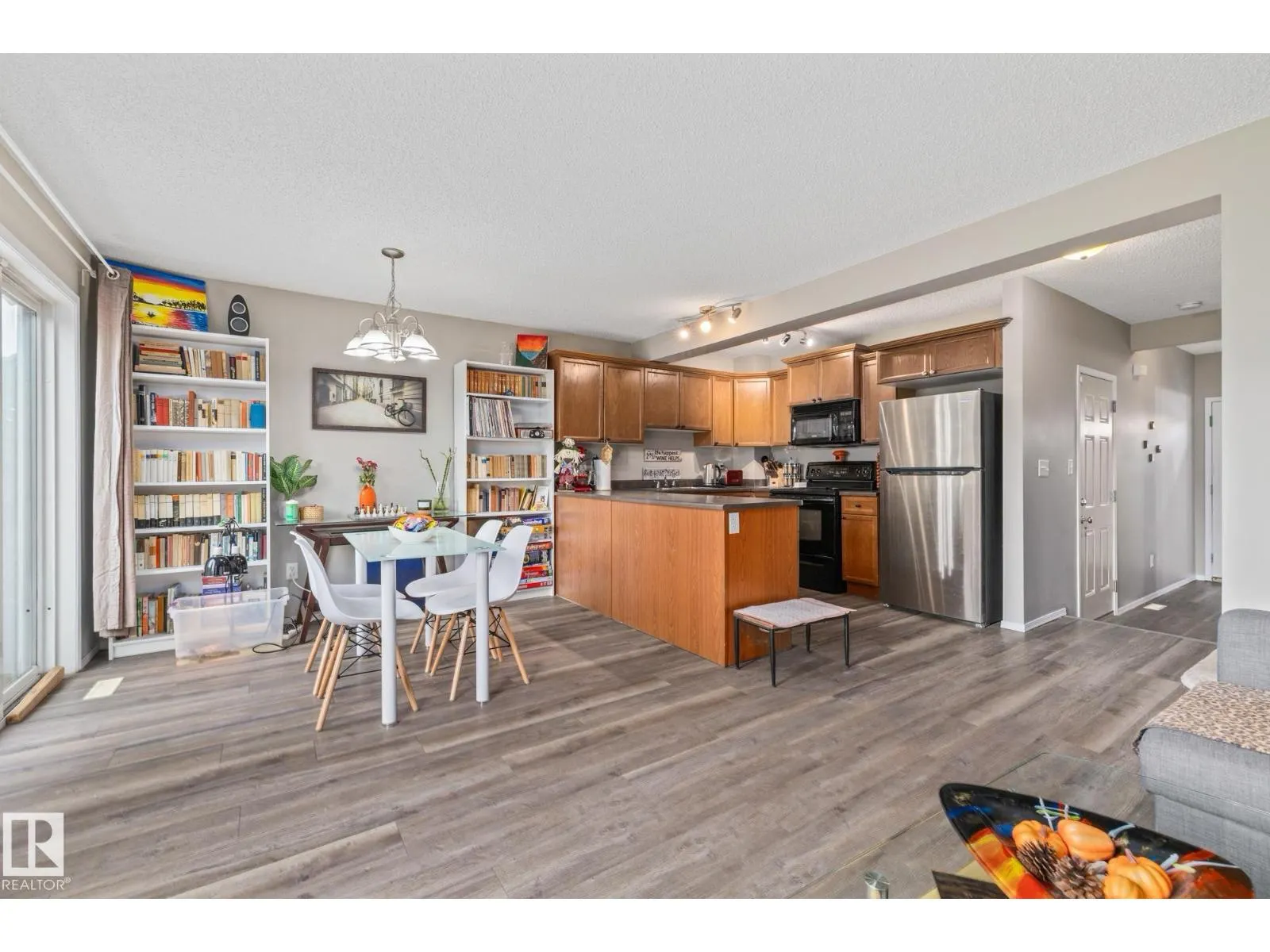 61 Vaughn AV