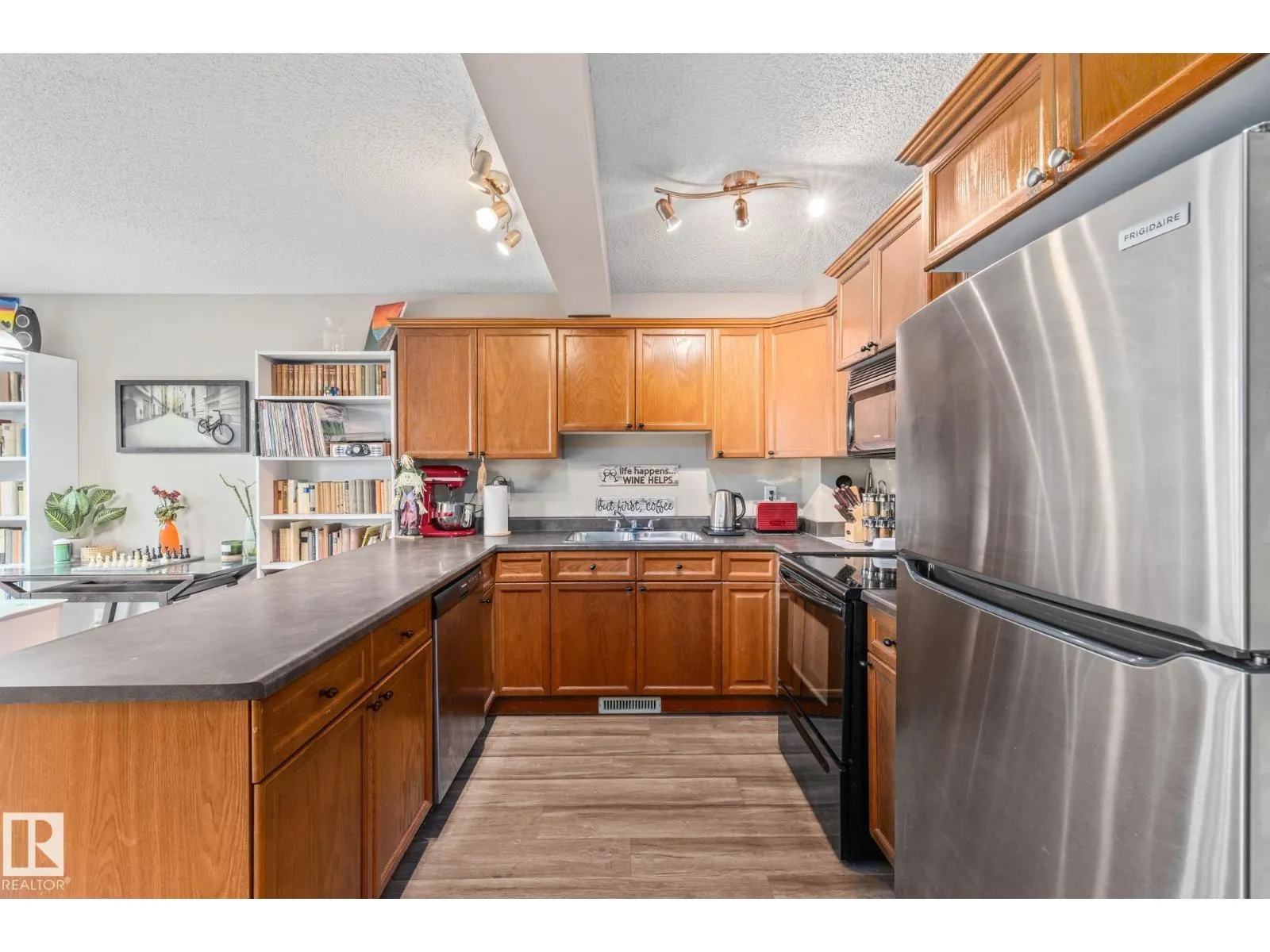 61 Vaughn AV