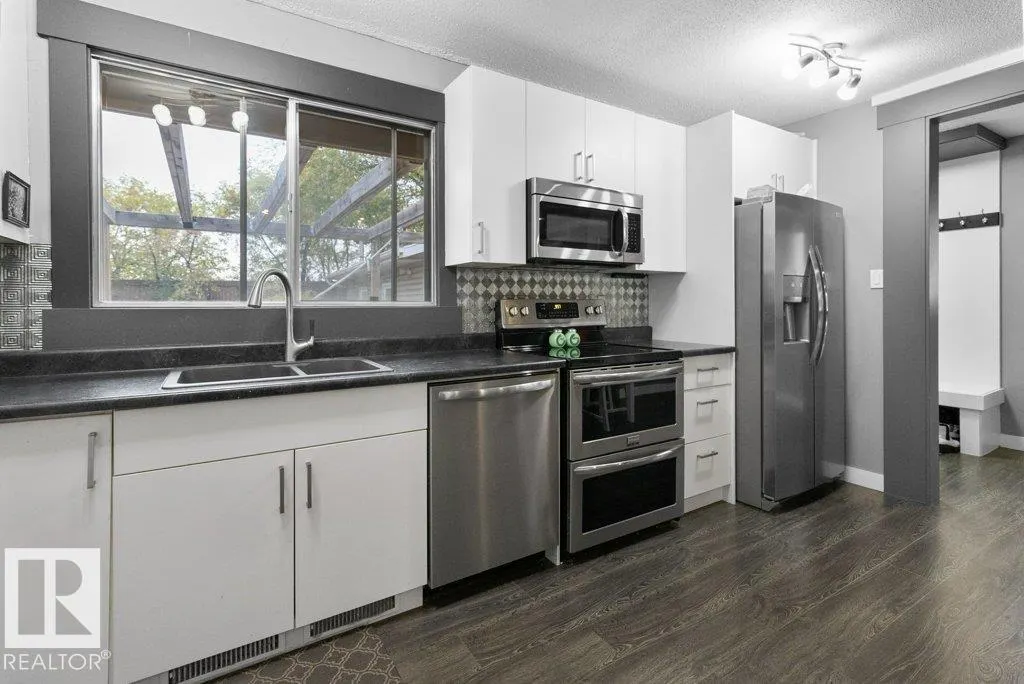 106 MARION PL