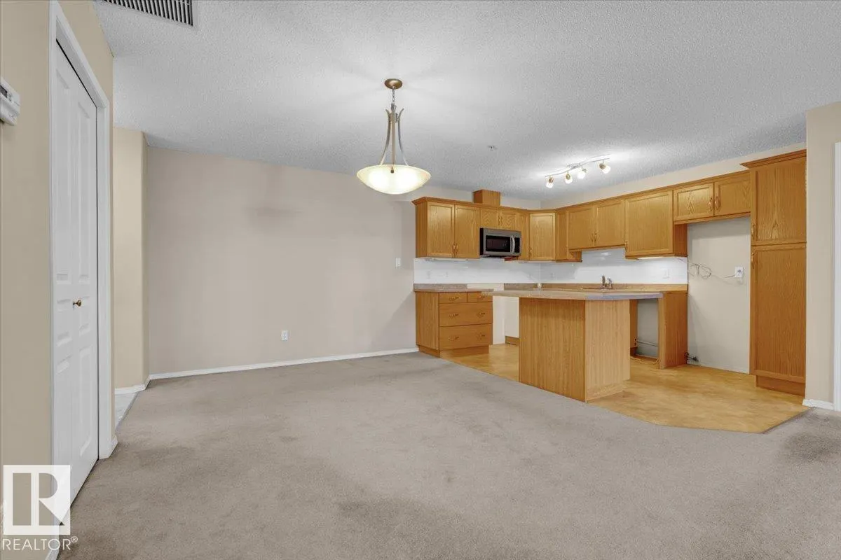 #140 16035 132 ST NW