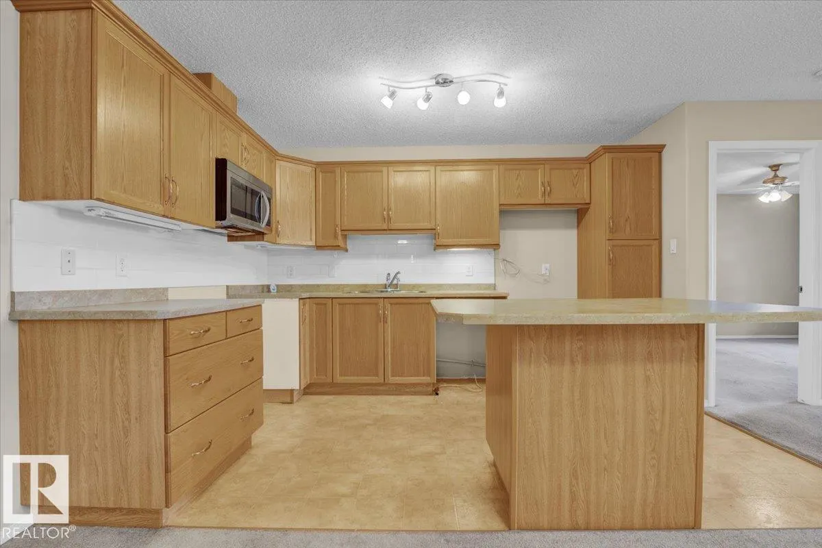#140 16035 132 ST NW