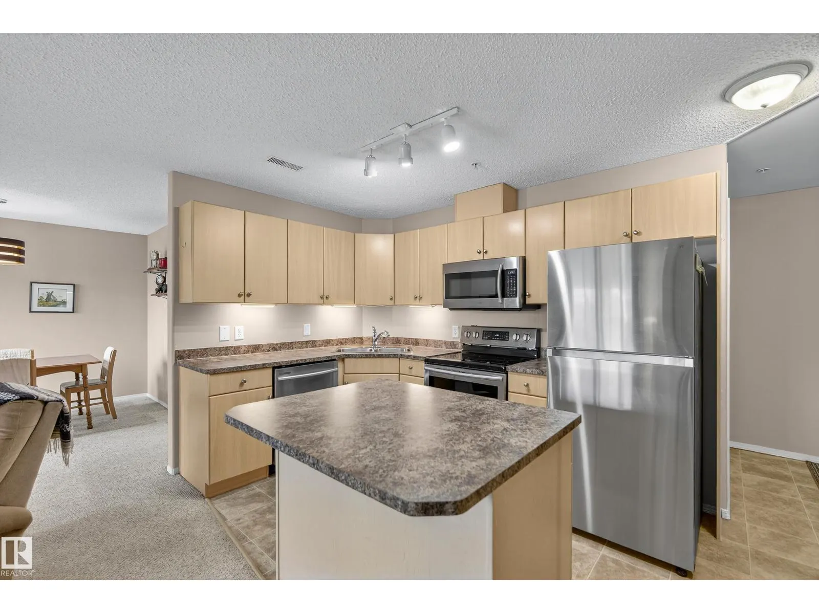 #227 16303 95 ST NW
