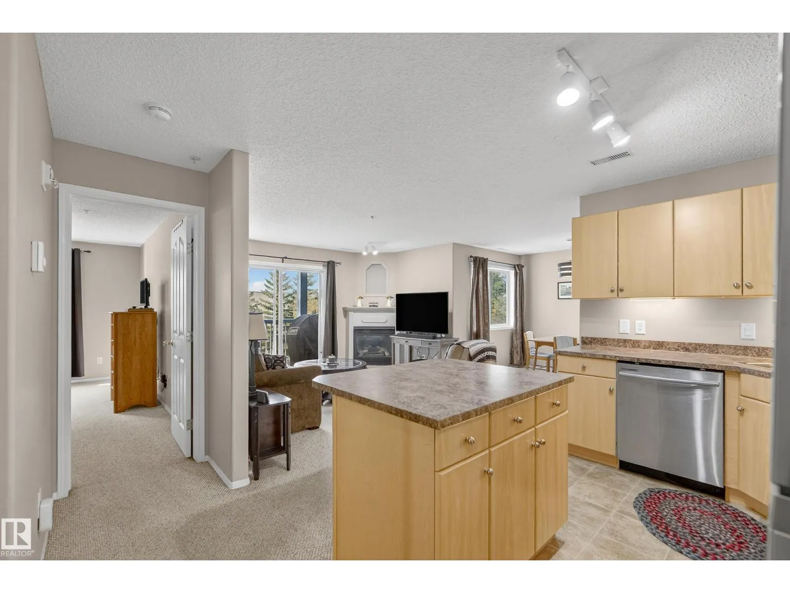 #227 16303 95 ST NW