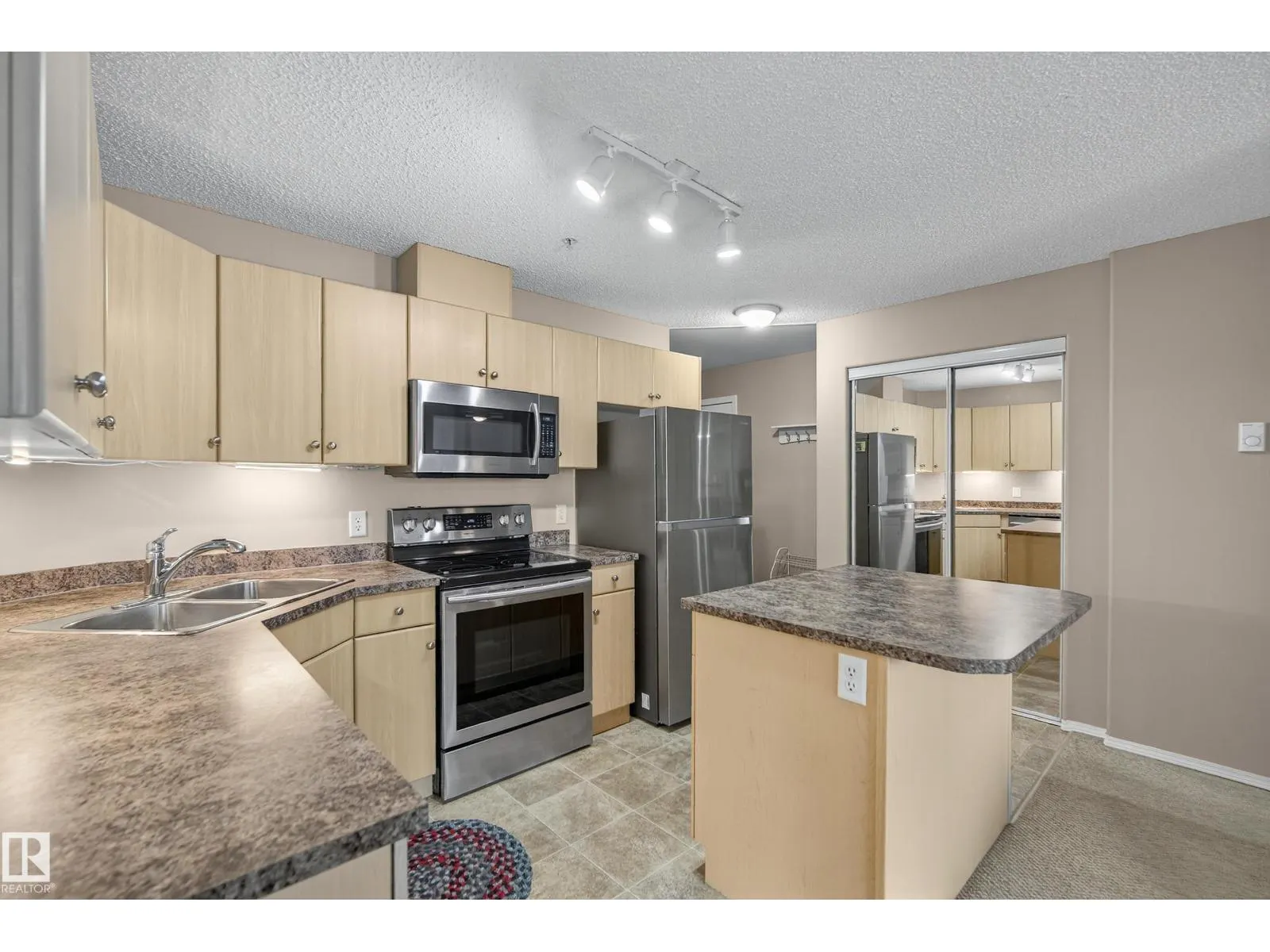 #227 16303 95 ST NW