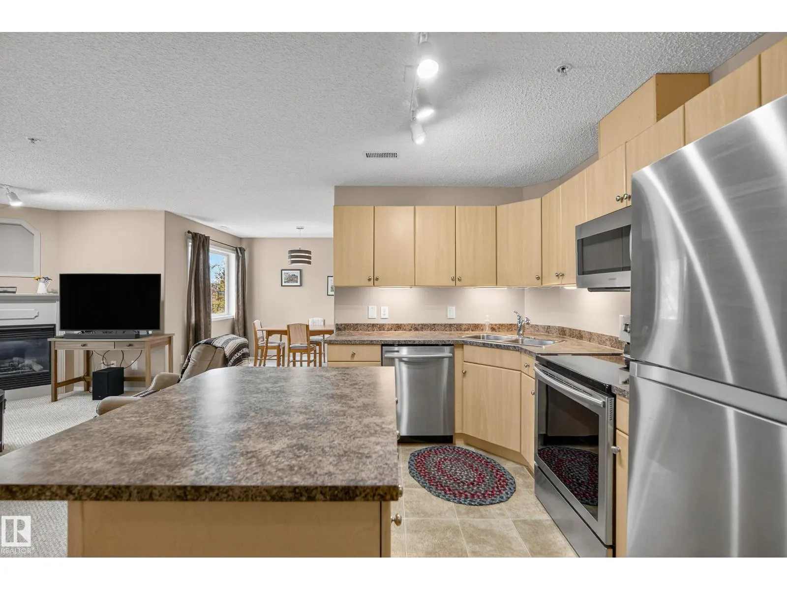 #227 16303 95 ST NW