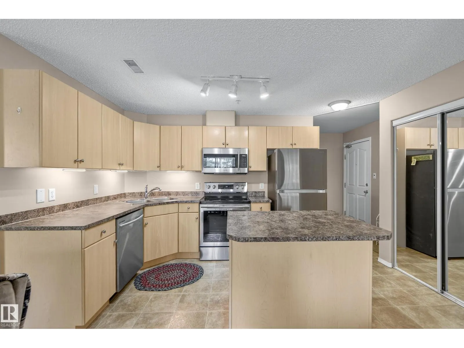 #227 16303 95 ST NW