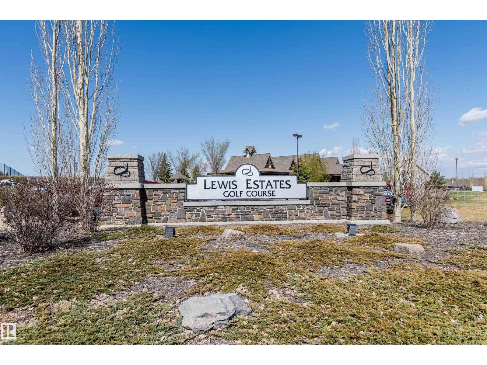 1440 POTTER GREENS DR NW