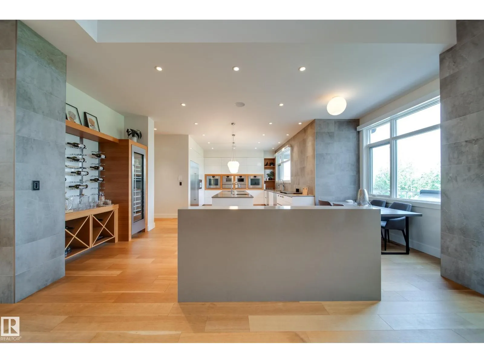 705 HOWATT DR SW