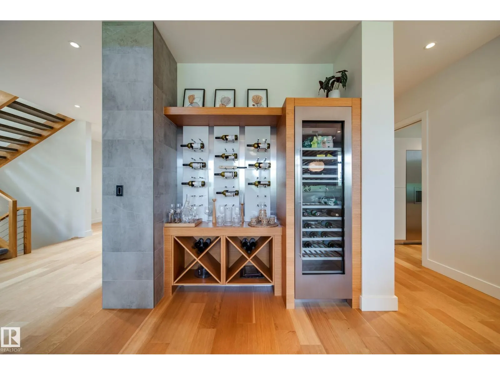 705 HOWATT DR SW