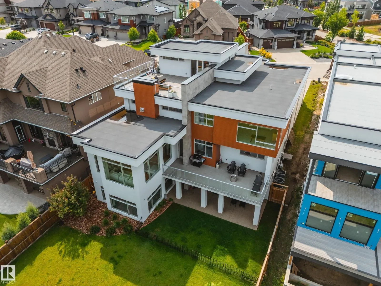 705 HOWATT DR SW