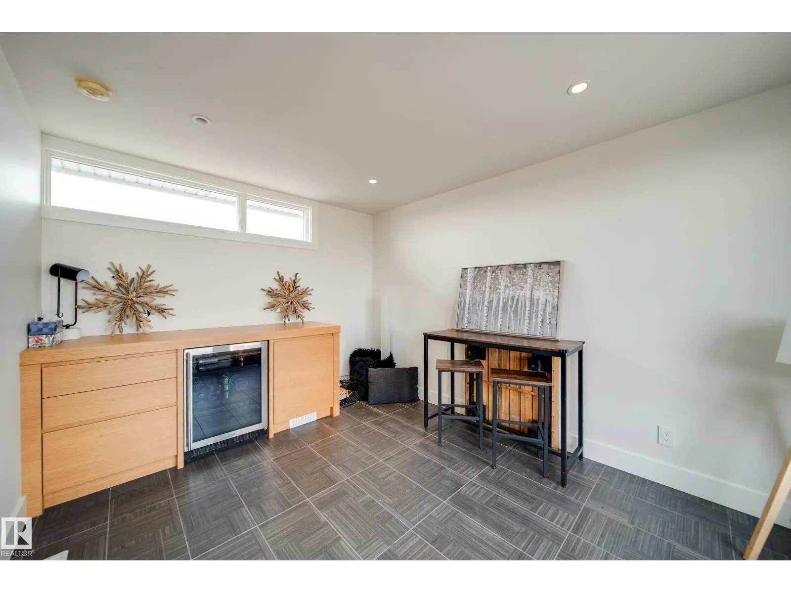 705 HOWATT DR SW