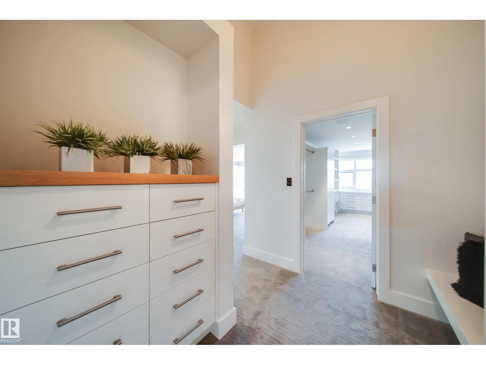 705 HOWATT DR SW